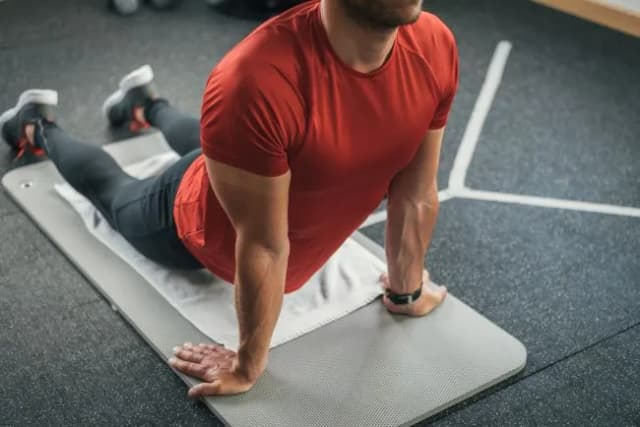 Jak rozciągać biceps, aby uniknąć kontuzji i poprawić elastyczność Jak rozciągać biceps, aby uniknąć kontuzji i poprawić elastyczność