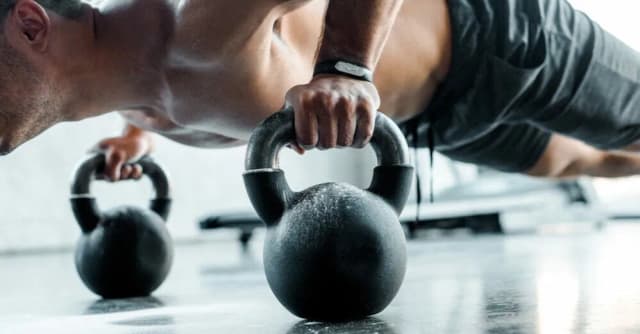 Jak połączyć crossfit z siłownią, aby uniknąć przetrenowania i osiągnąć cele Jak połączyć crossfit z siłownią, aby uniknąć przetrenowania i osiągnąć cele
