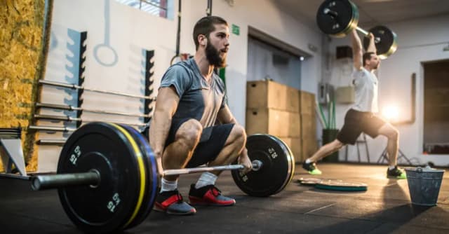 Crossfit dla kogo? Odkryj, kto może zyskać na treningach Crossfit dla kogo? Odkryj, kto może zyskać na treningach