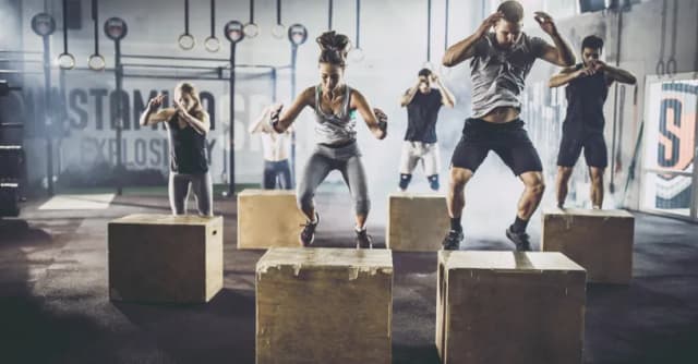 Czym jest CrossFit i jak może odmienić Twoją sprawność fizyczną Czym jest CrossFit i jak może odmienić Twoją sprawność fizyczną